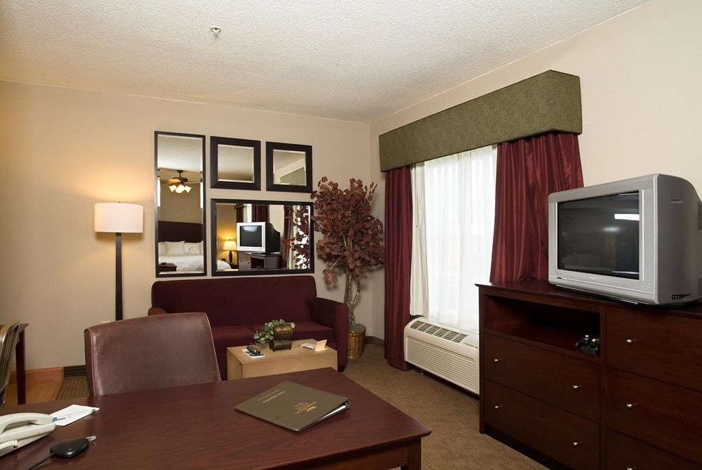 Homewood Suites By Hilton Indianapolis Northwest Room photo